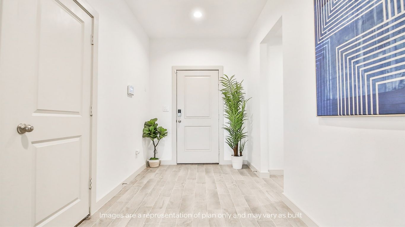 Spacious front foyer and entryway space