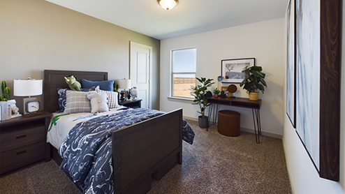 Secondary bedroom with plush carpet, spacious closet and window