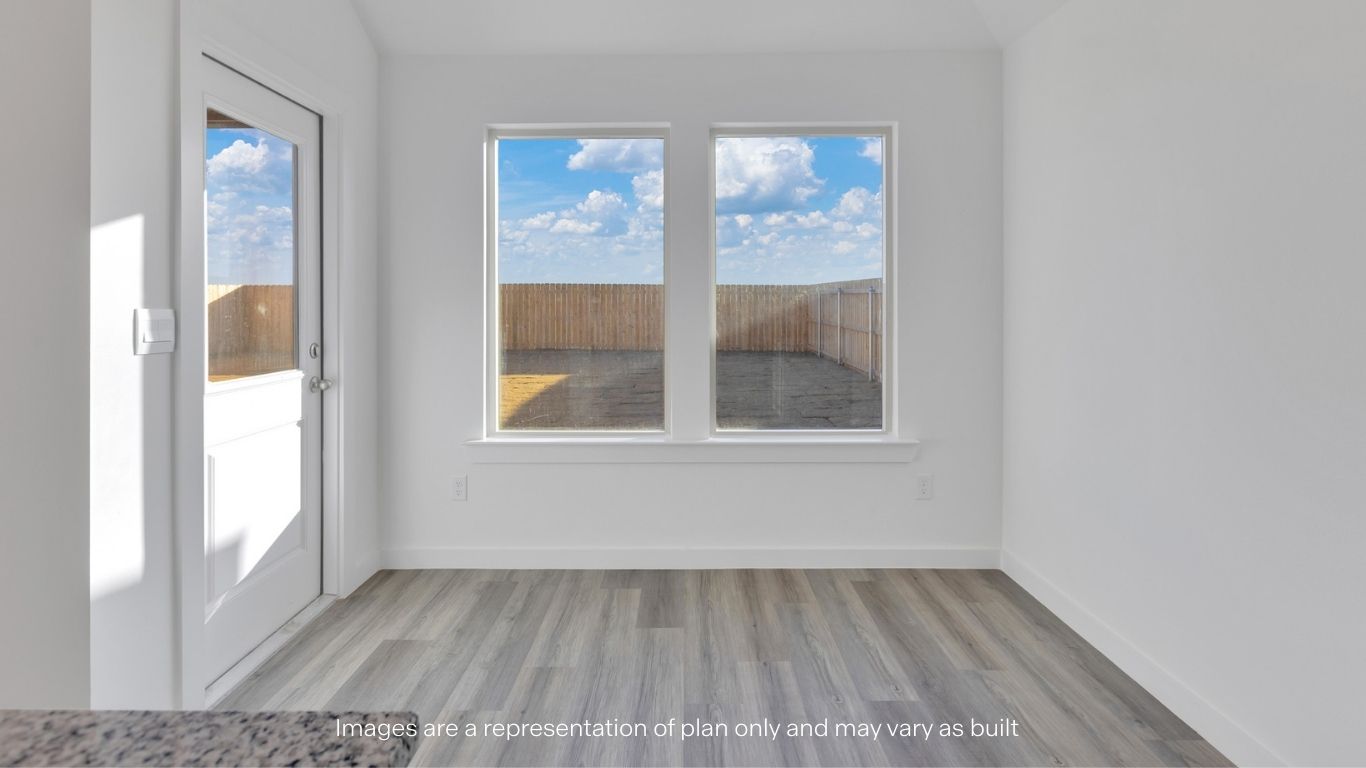 Cozy dining nook space next to kitchen