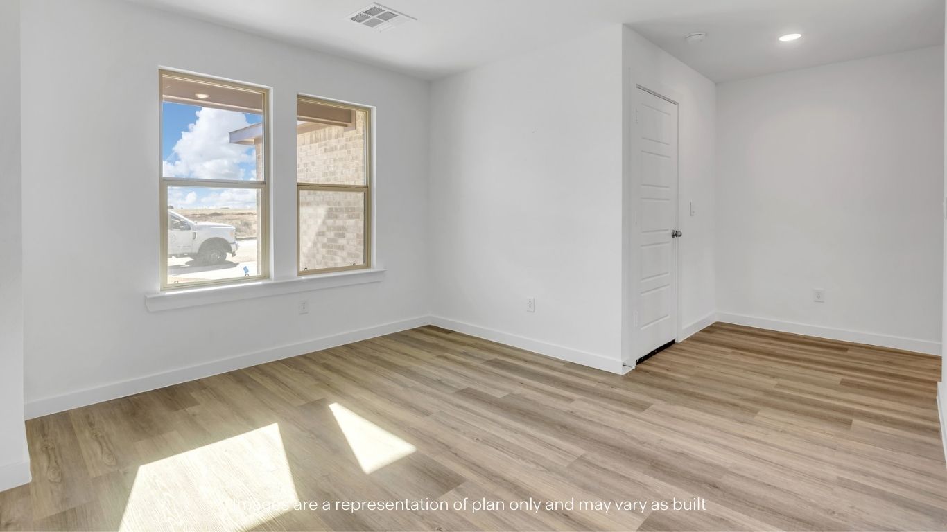 Spacious front foyer and entryway dinning room area with front windows