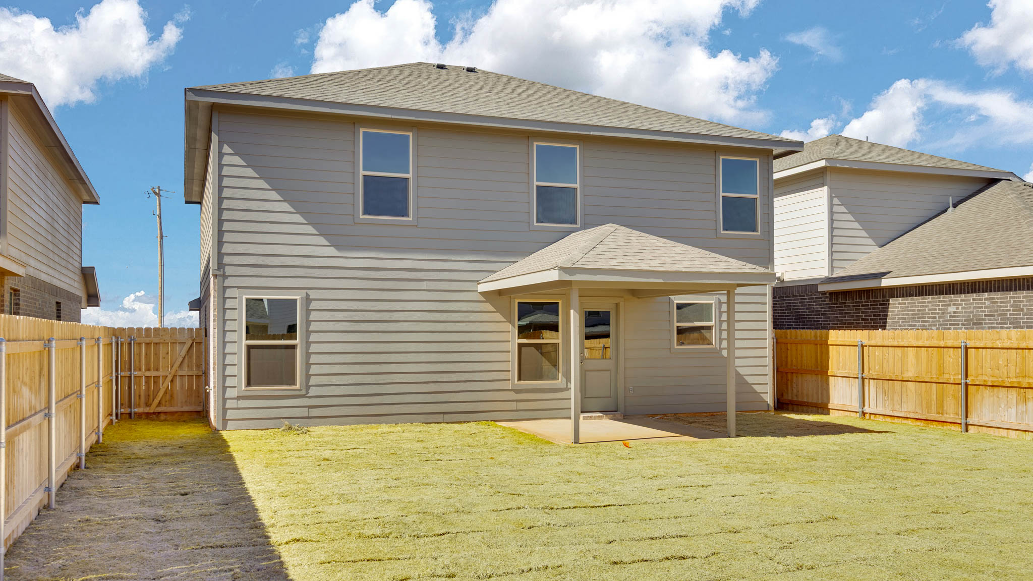 Overview of spacious private fenced-in backyard