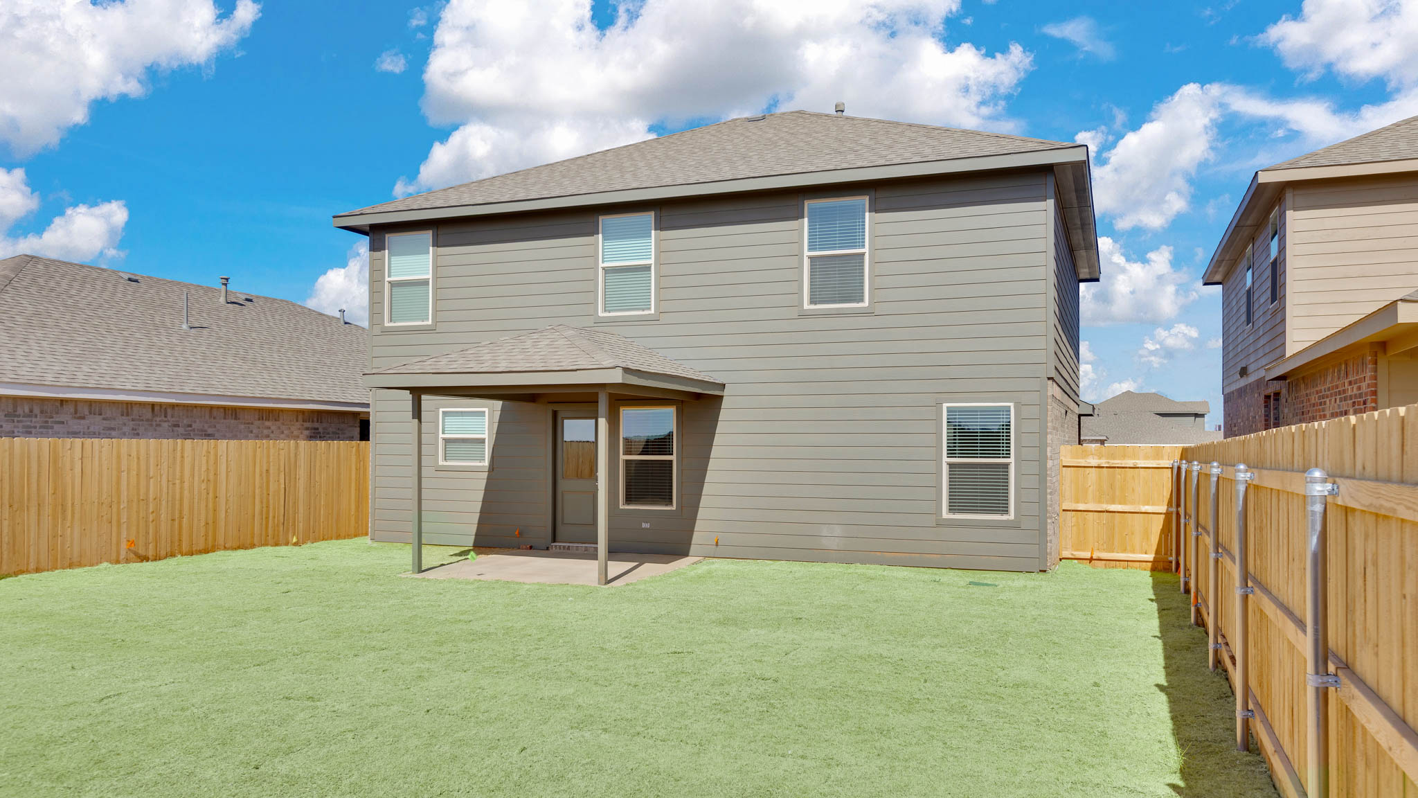 Overview of spacious private fenced-in backyard