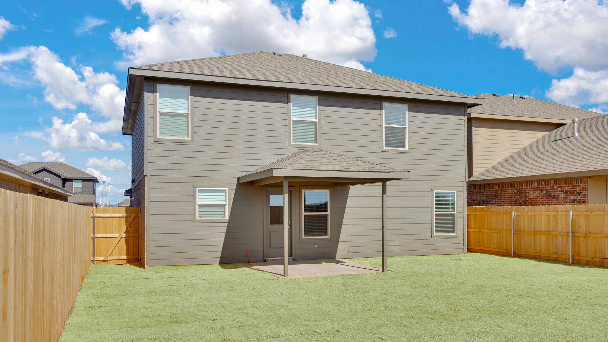 Overview of spacious private fenced-in backyard