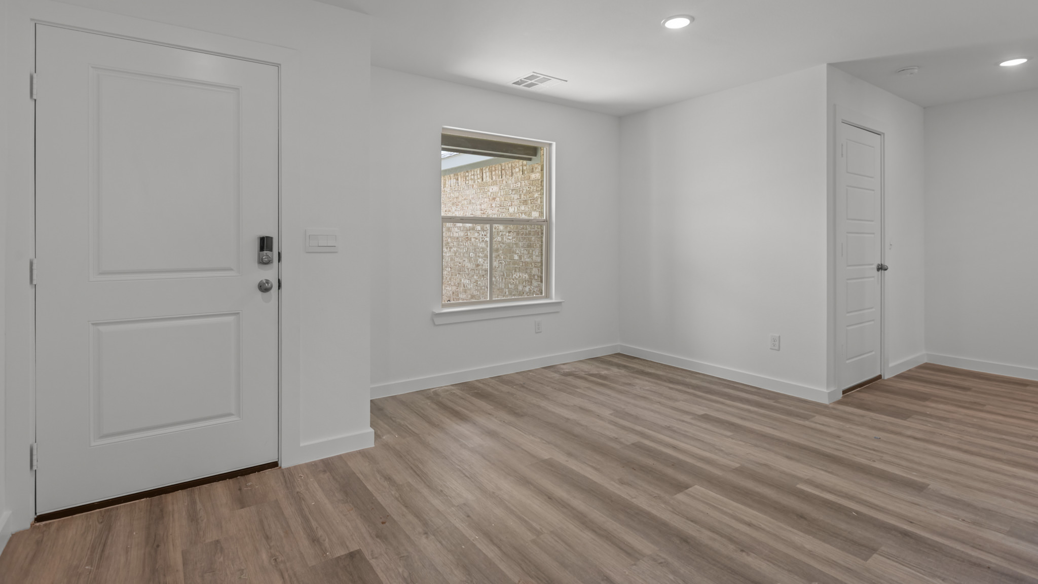 Open foyer and entryway space