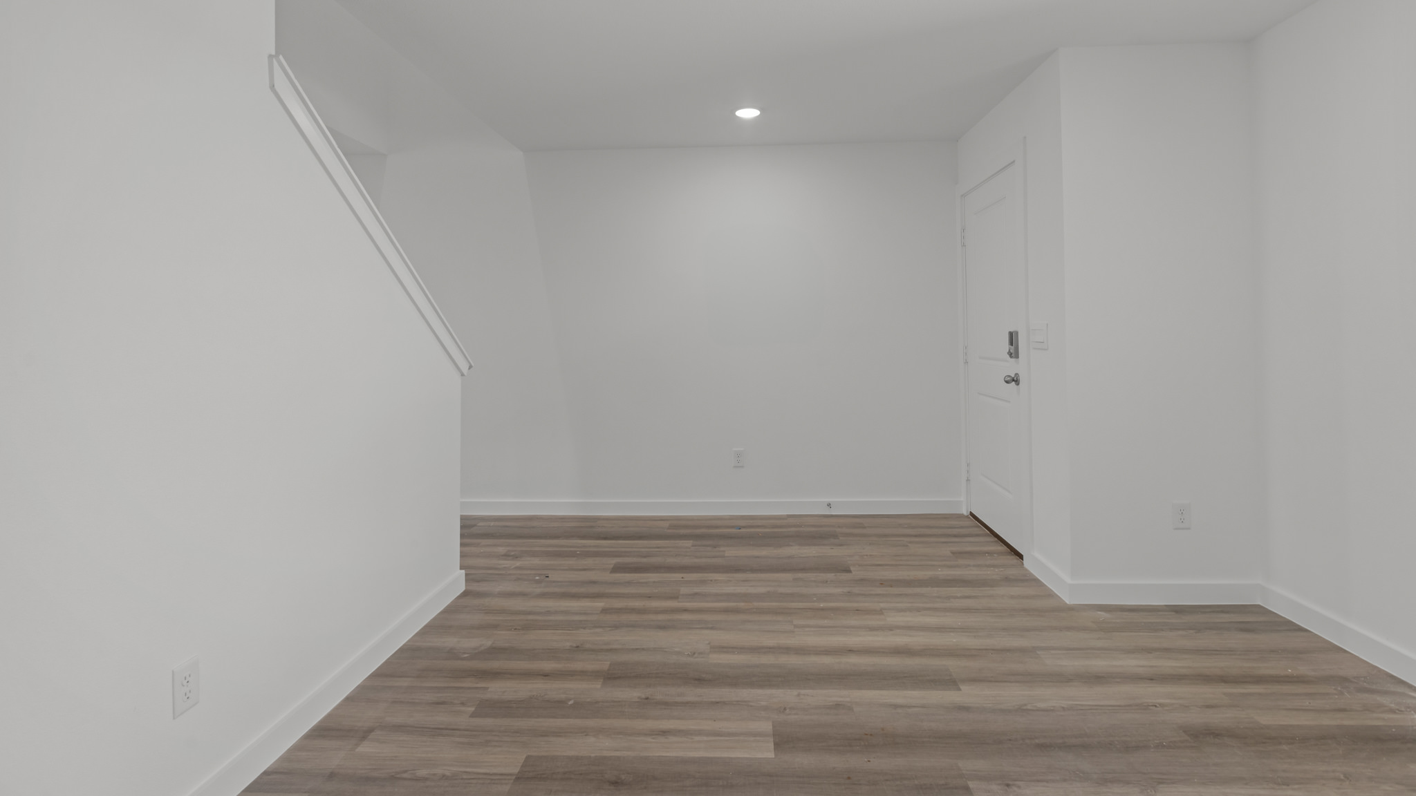 Open entry and staircase entrance