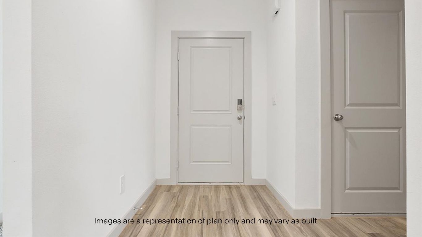 Spacious front foyer and entryway space