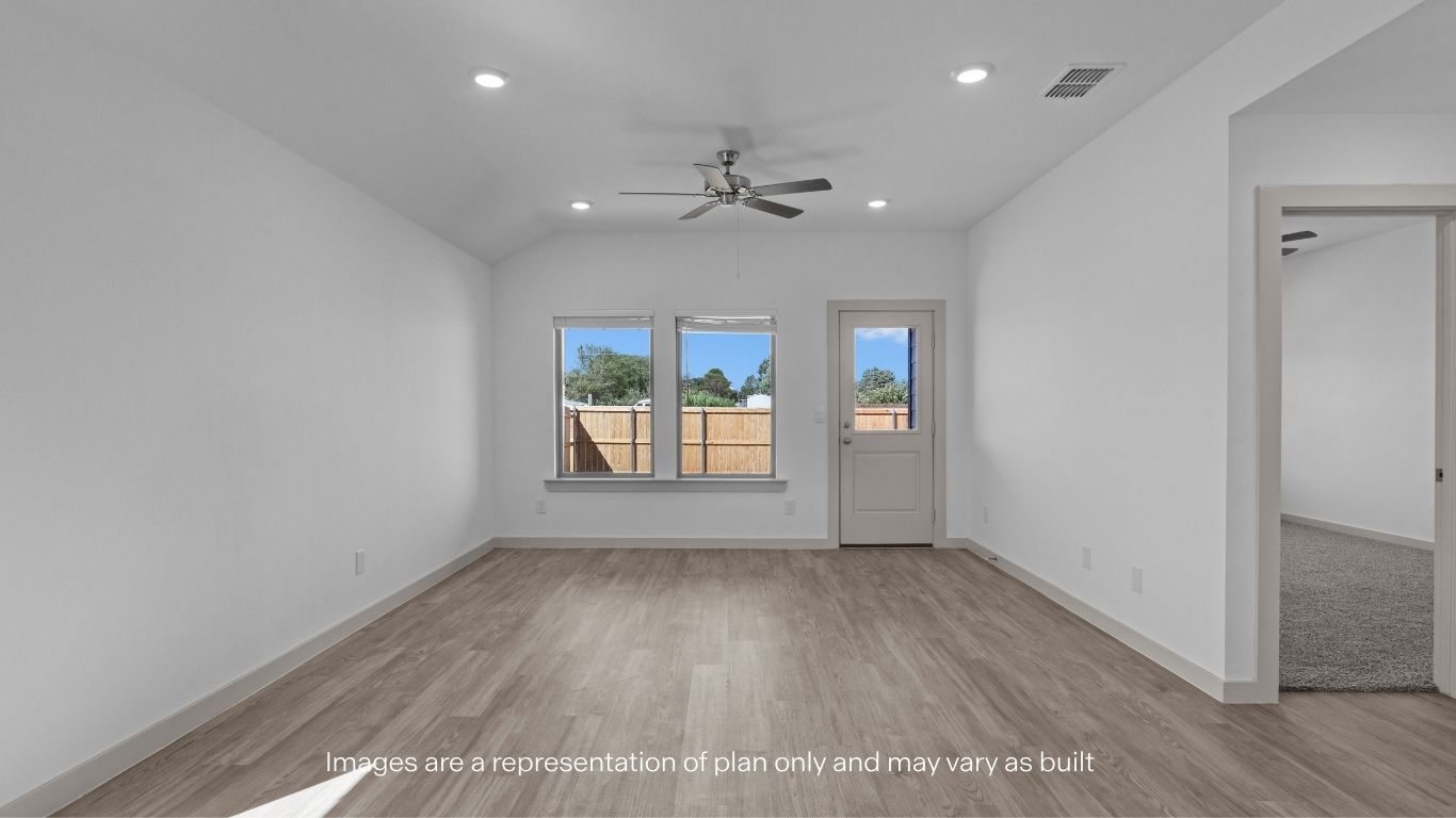 Open dining room space adjacent to kitchen