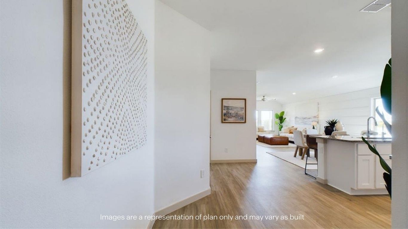 Spacious front foyer and entryway space