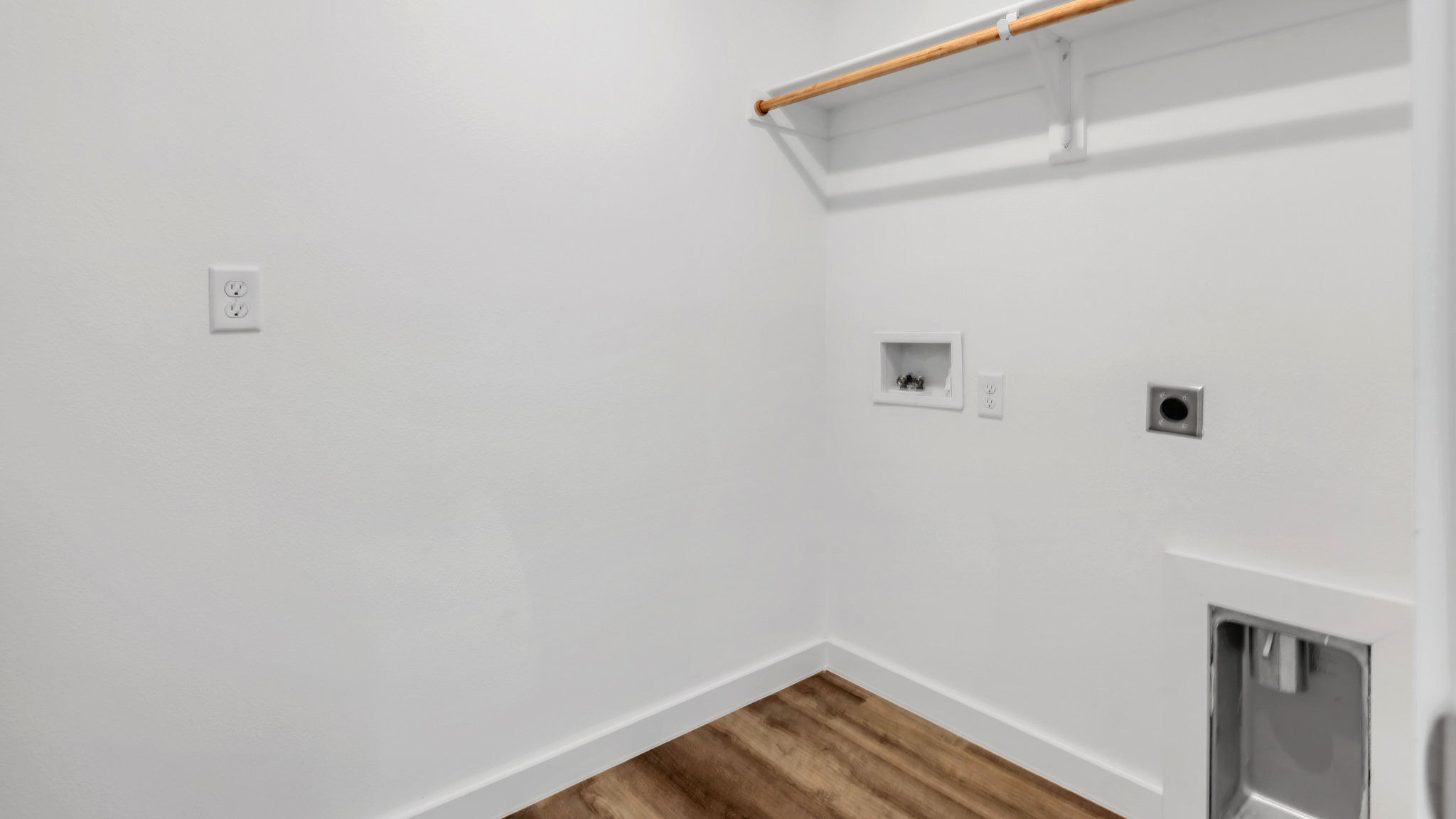 Laundry utility room with extra storage space