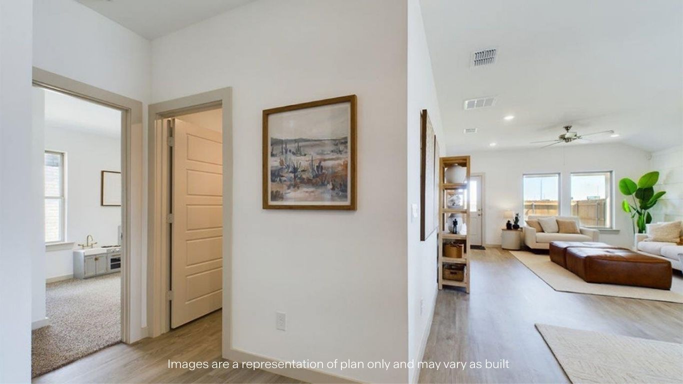 Spacious front foyer and entryway space