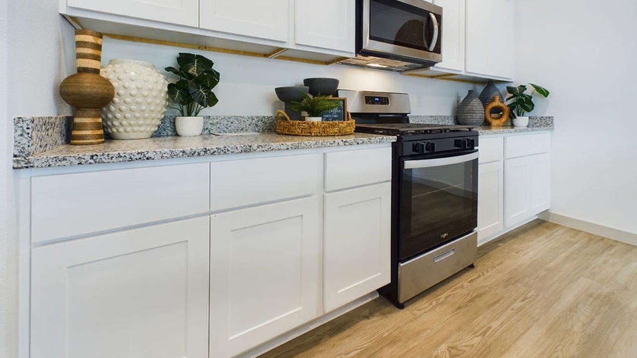 lots of counterspace