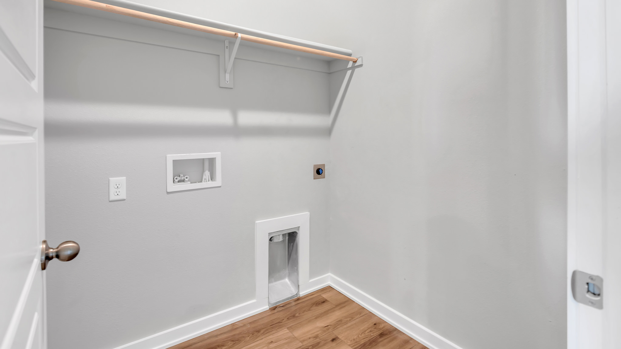 Laundry utility room with extra storage space