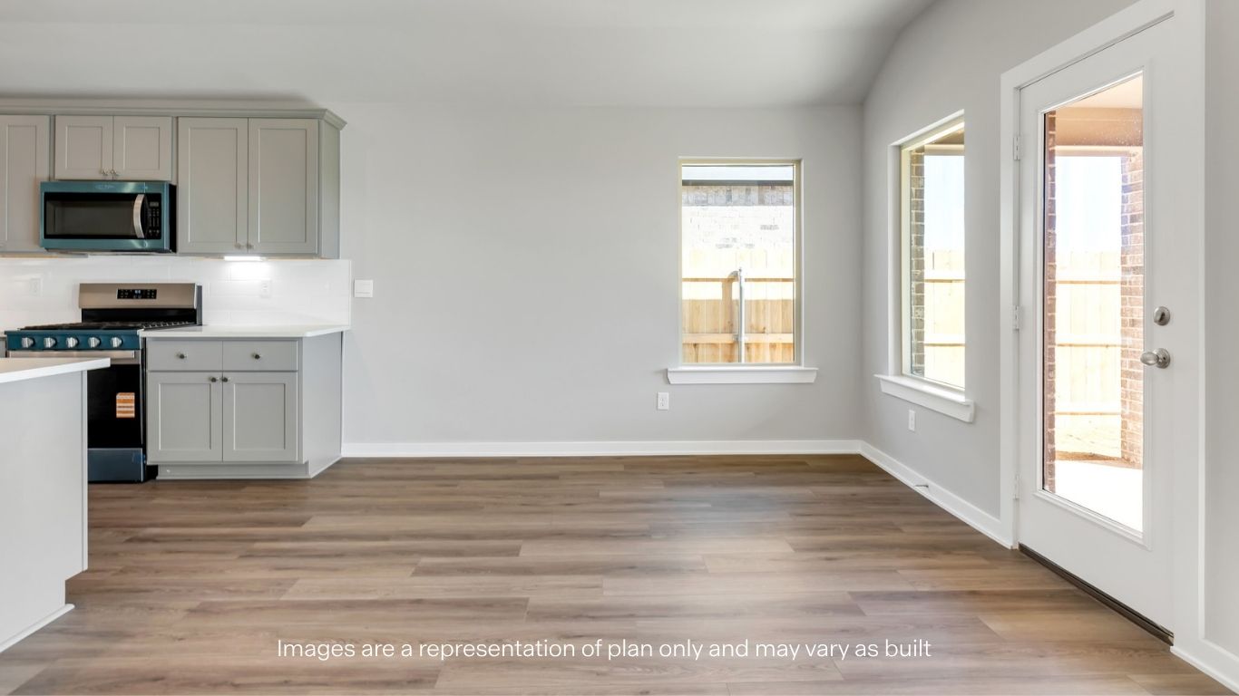 Cozy dining nook space next to kitchen