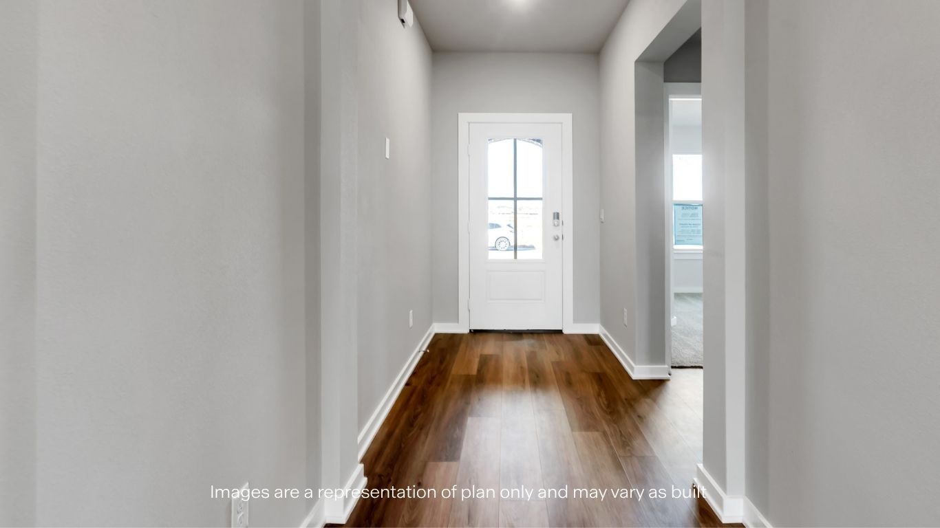 Foyer hallway leading to dinning area