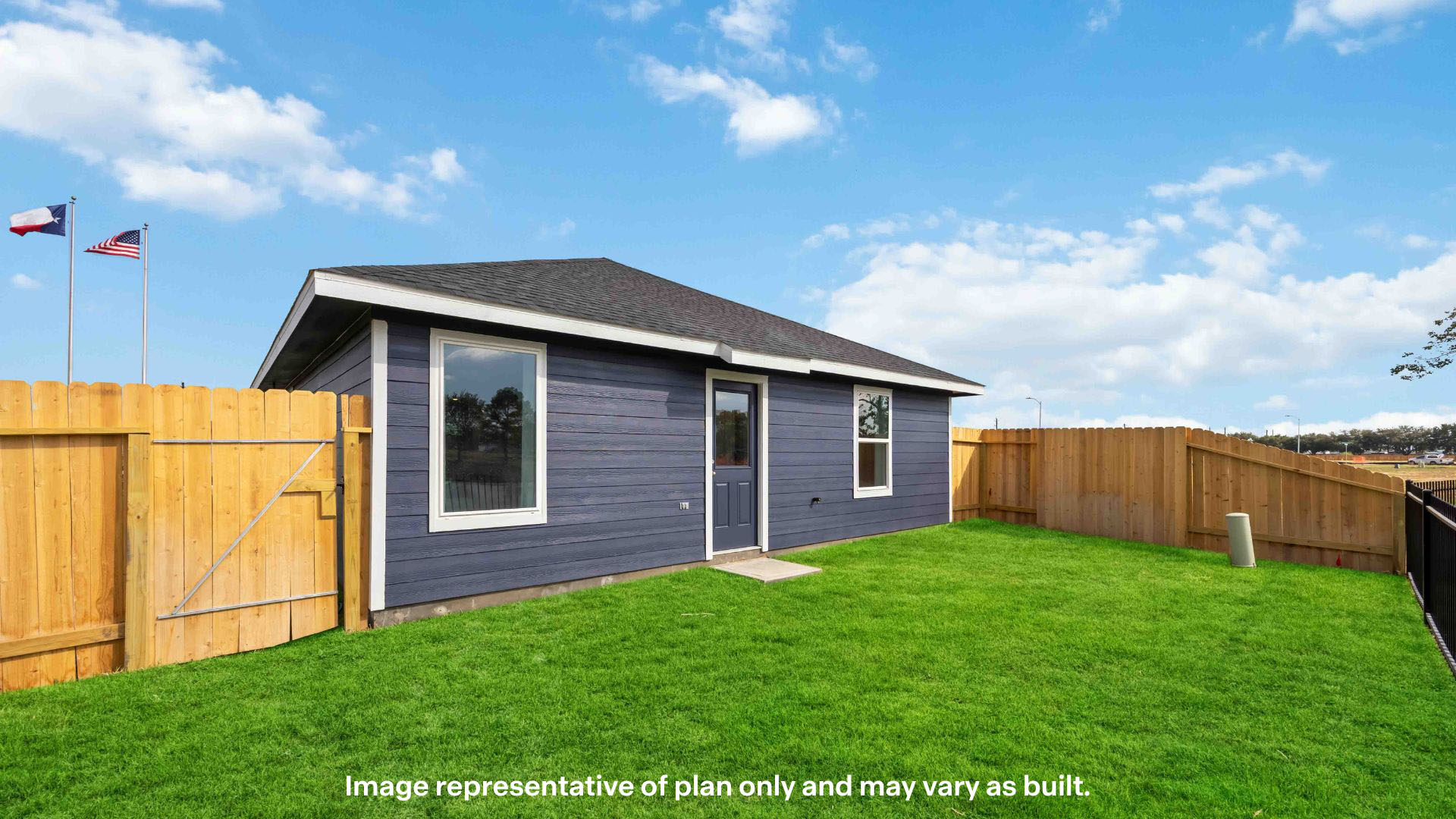 Overview of spacious private fenced-in backyard