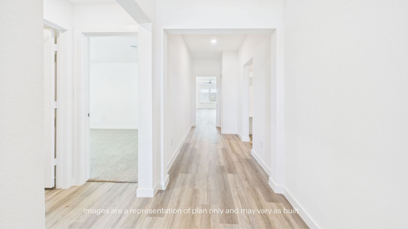 entrance hallway towards mudroom