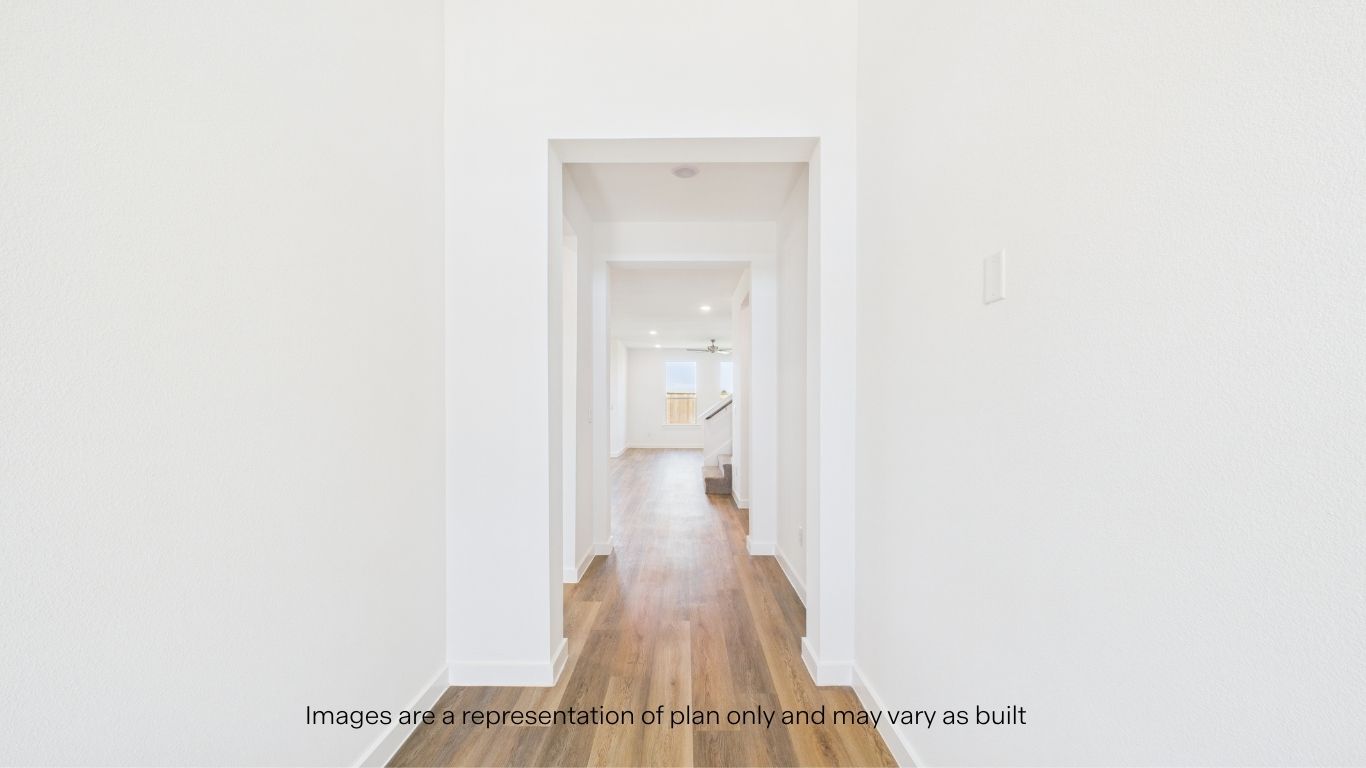 Spacious front foyer and entryway space