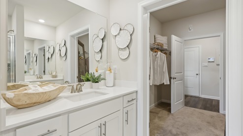 double sink vanity in on suite bathroom