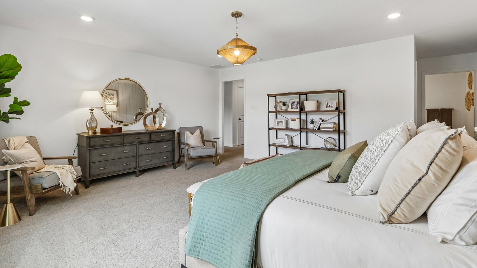 primary suite with en suite bath, walk in closet and en suite bath