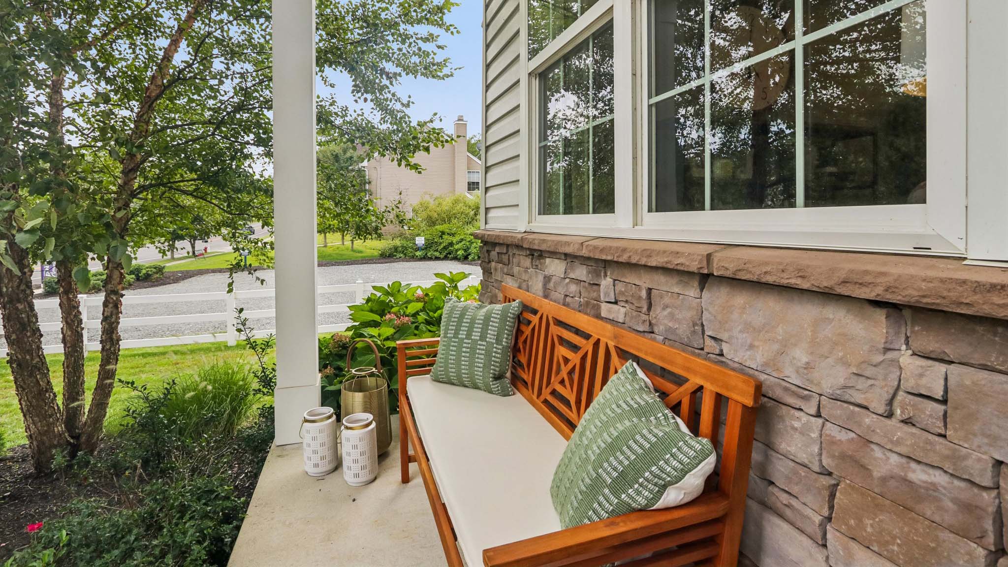 front porch featuring a modern bench