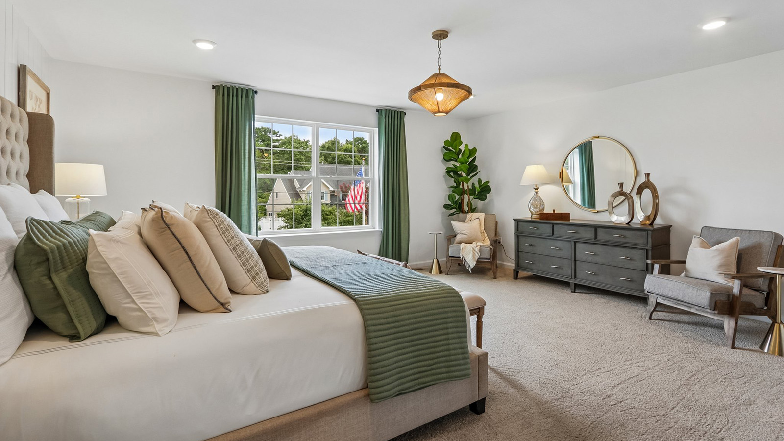 primary suite with spacious layout, large windows, en suite bath and walk in closet