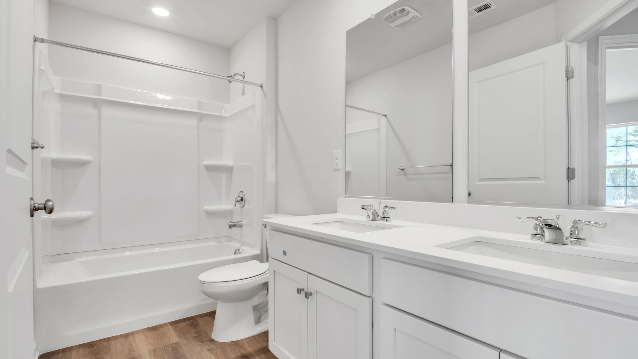 full bath with double vanity off the primary suite
