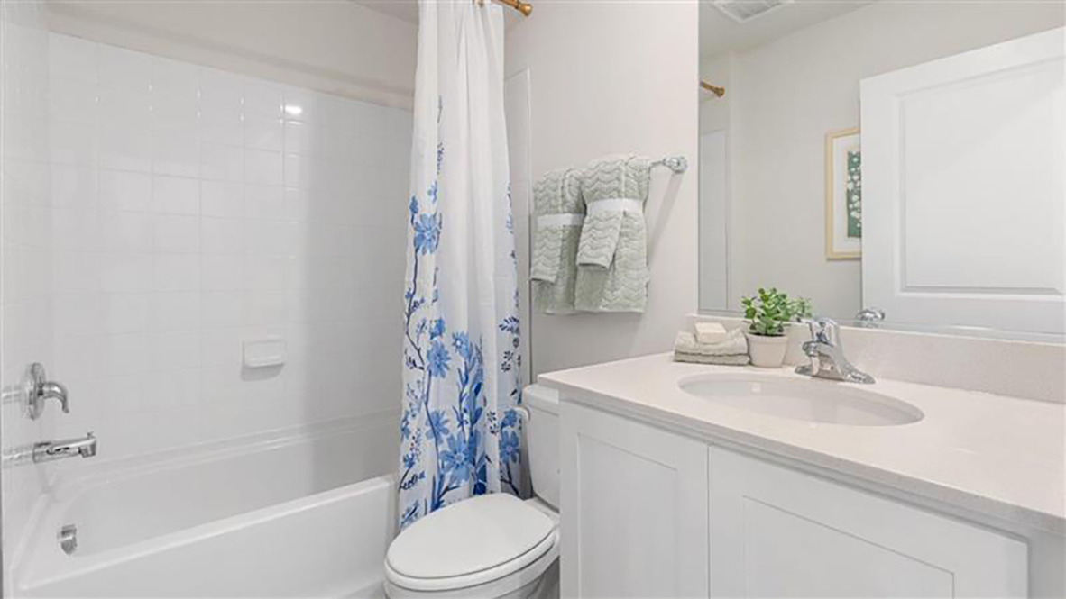 full bath in the hall with blue accents