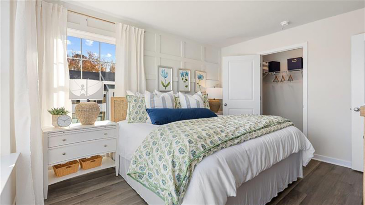 primary bedroom with spacious layout and large windows