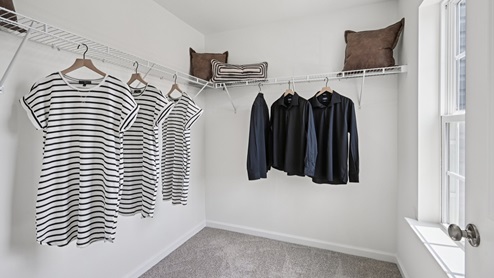 en suite walk in closet