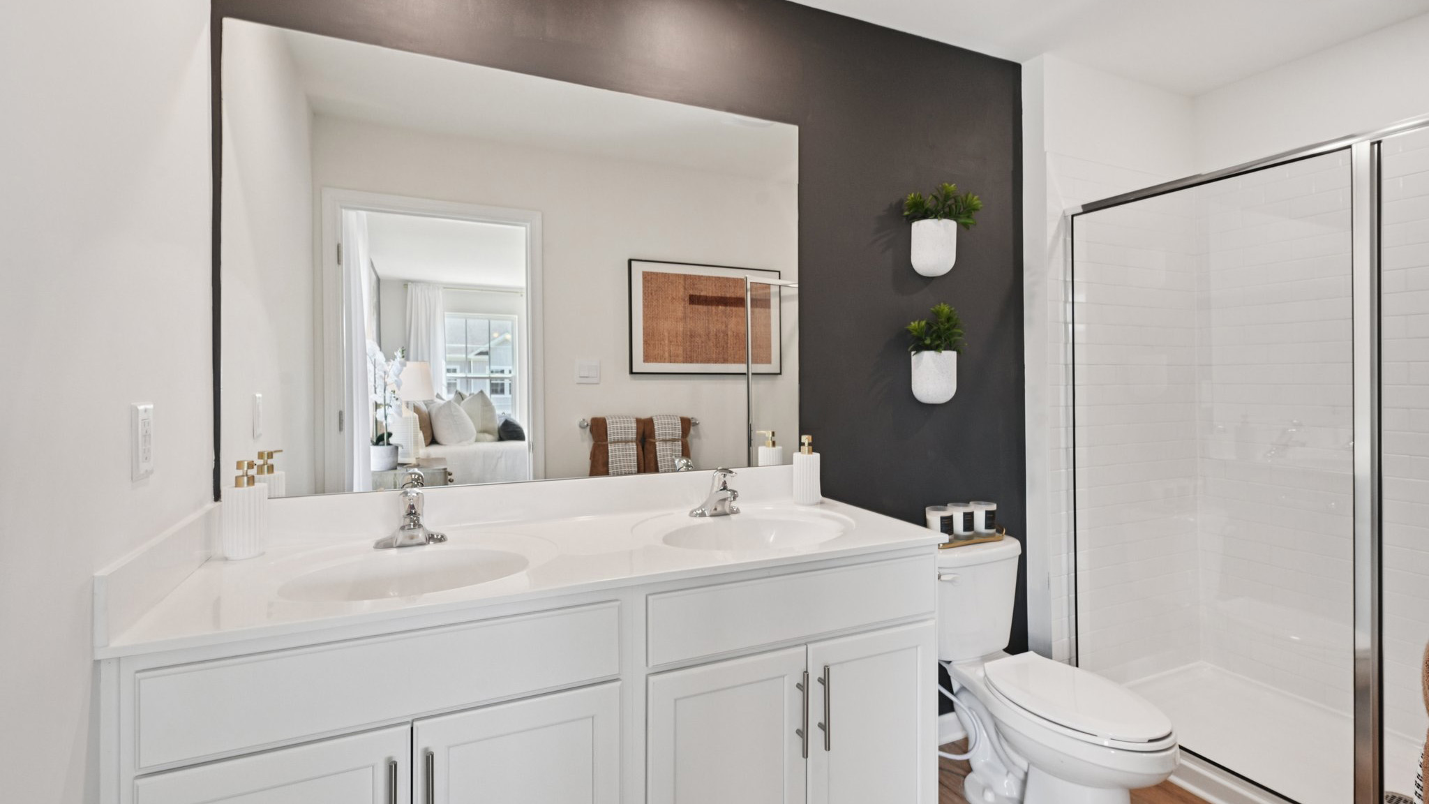 full bath off the primary suite