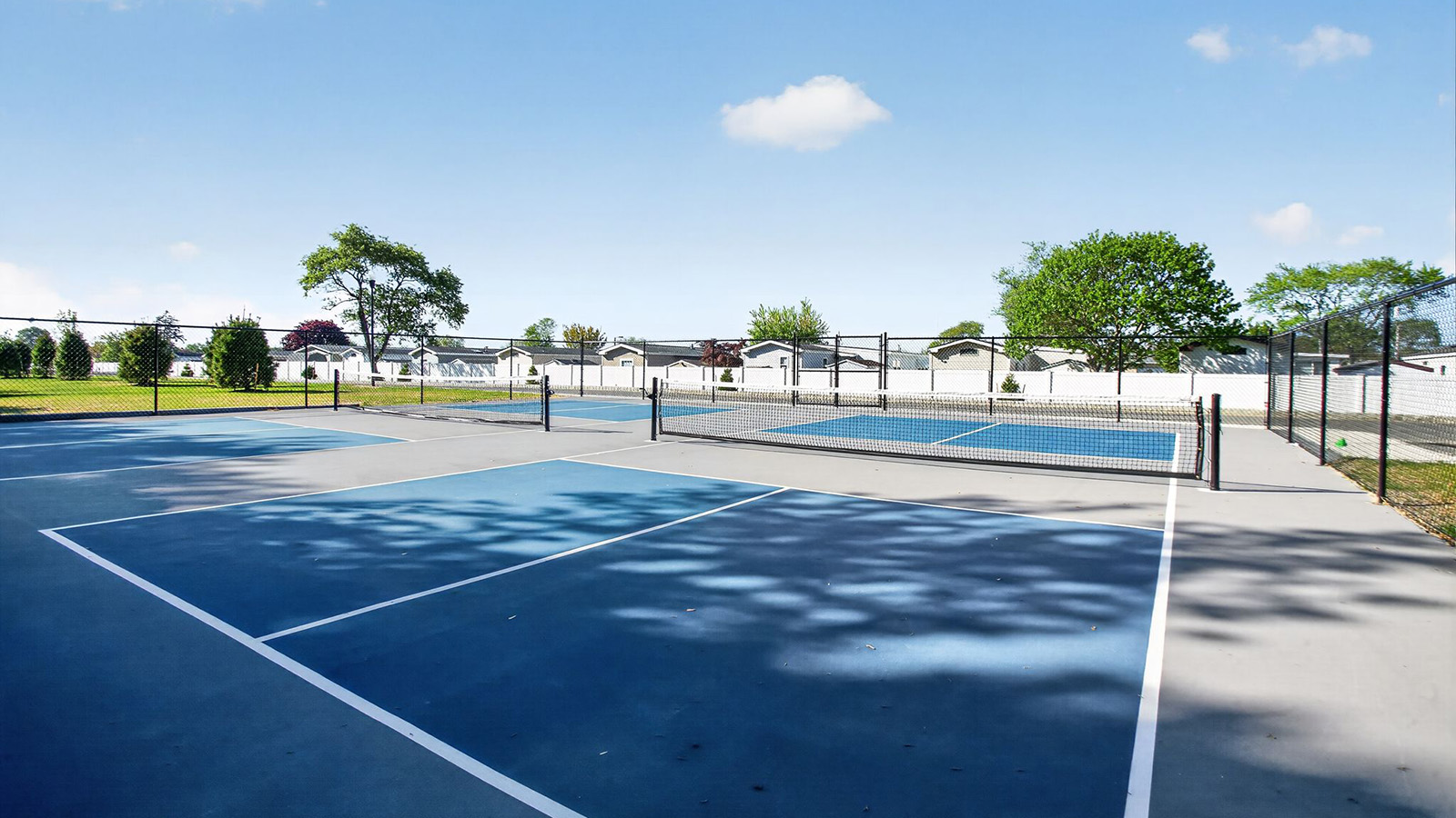 pickleball courts at coastal crossing