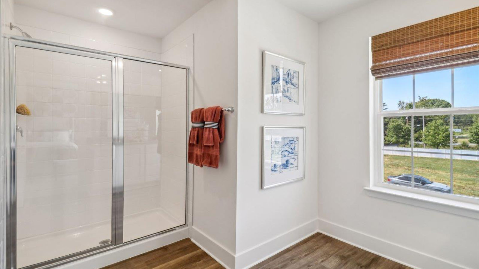 large full bathroom and walk in closet off the primary