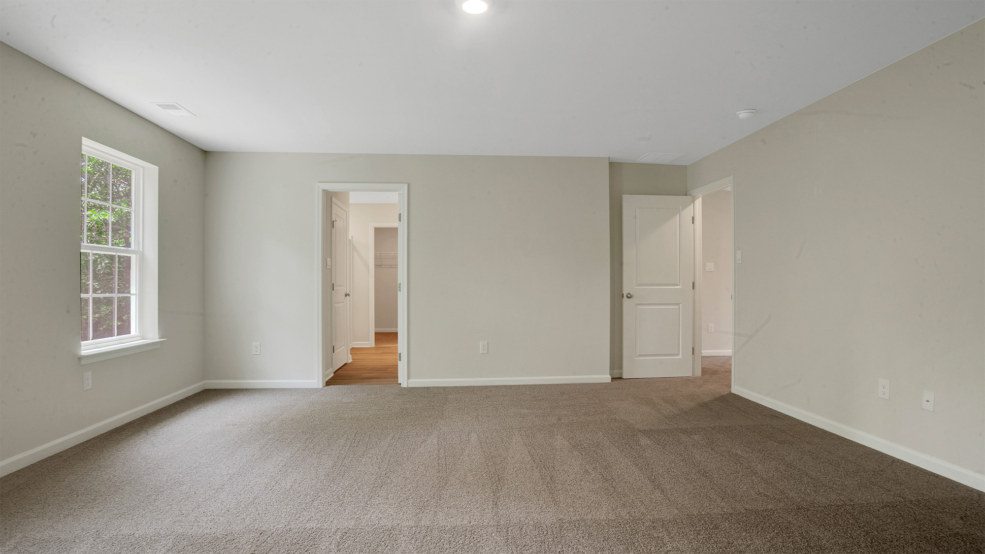 bedroom with ample space and full bathroom