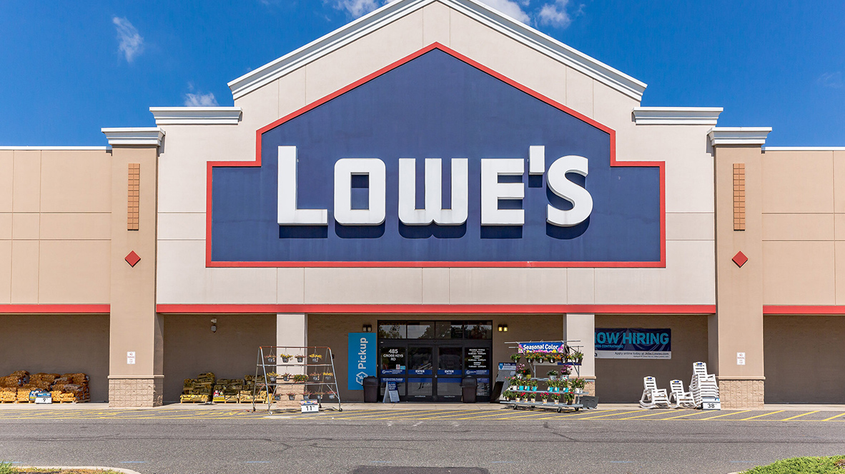 nearby shopping at Lowes