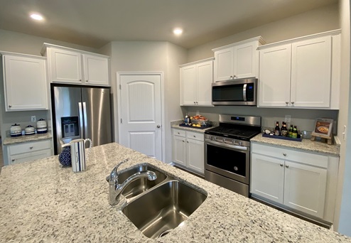 The kitchen offers quartz countertops.