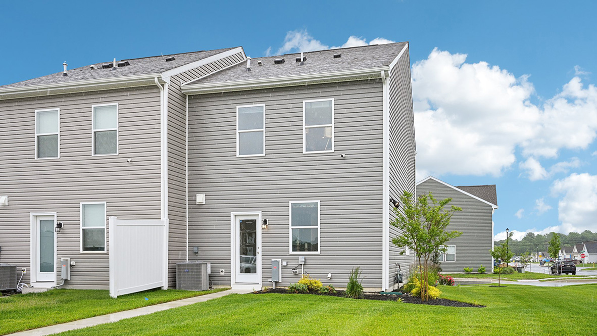 The back of the exterior end unit townhome.