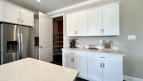 The kitchen has a corner walk-in pantry.