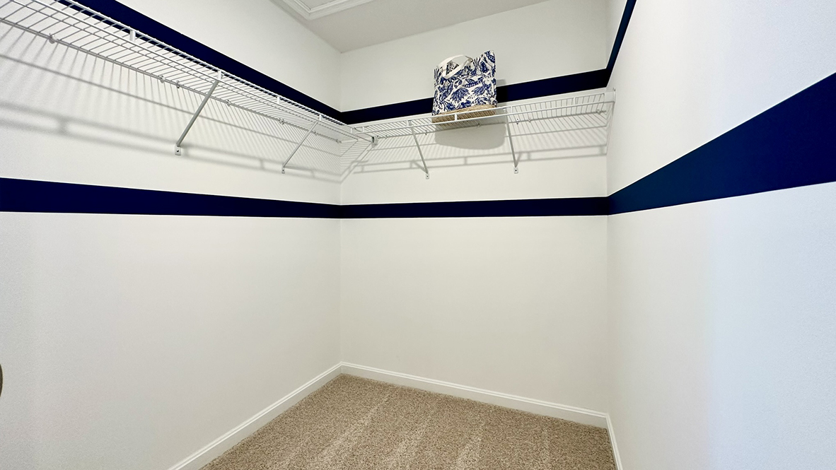 The owner's suite has a walk-in closet.