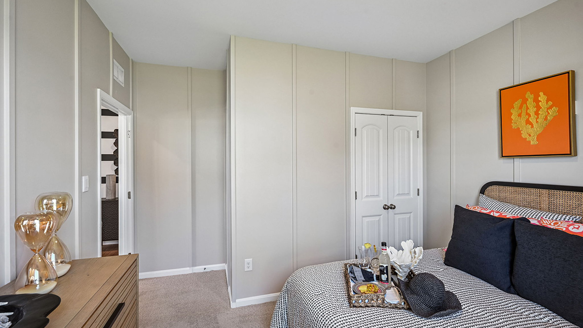 The welcoming foyer separates to afford privacy to the two spacious guest bedrooms.