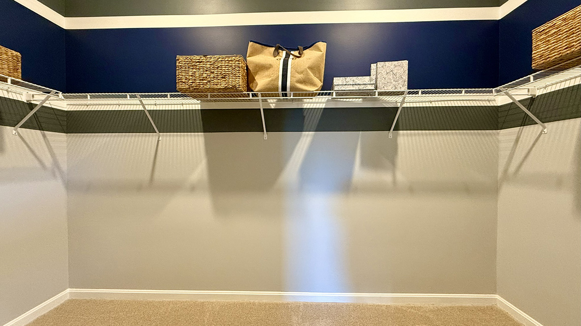 The owner's suite has a large walk-in closet.