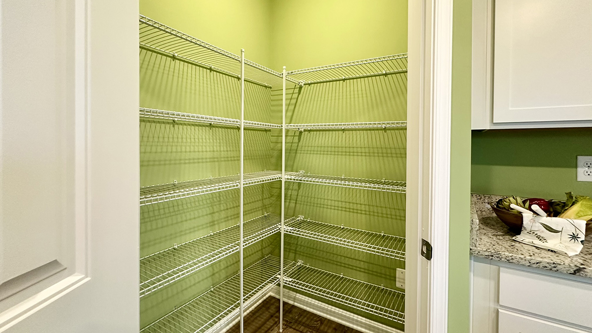 The kitchen offers a corner pantry.