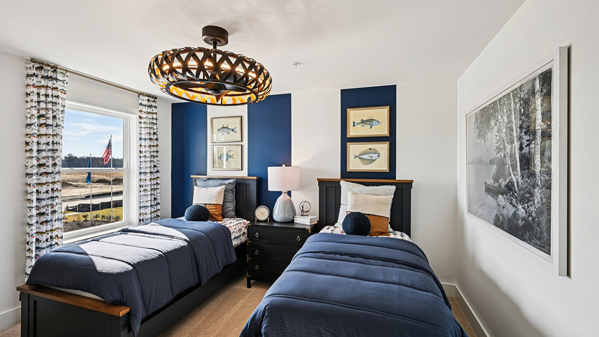 A secondary bedroom with one window.