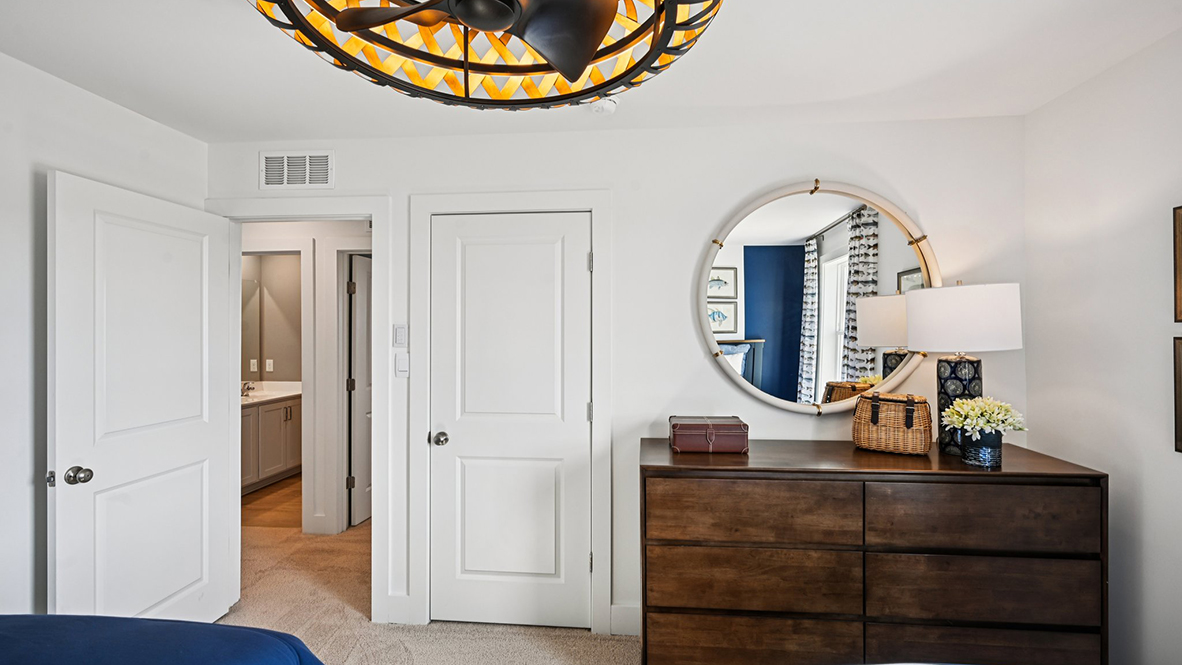 A secondary bedroom with one window.