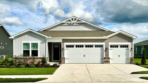 A Destin ranch home with a three-car garage.