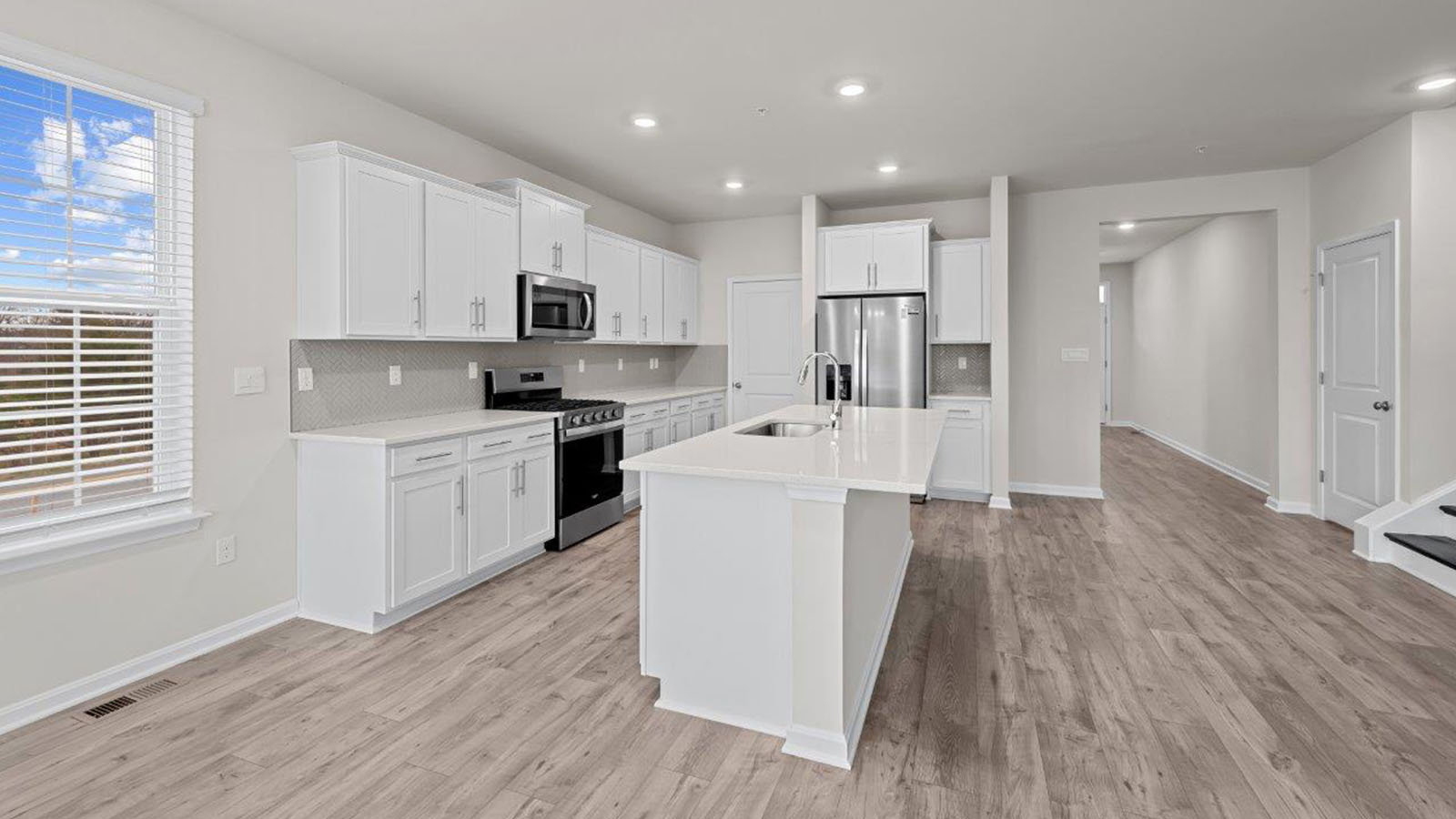 white shaker kitchen cabinets with quartz counters