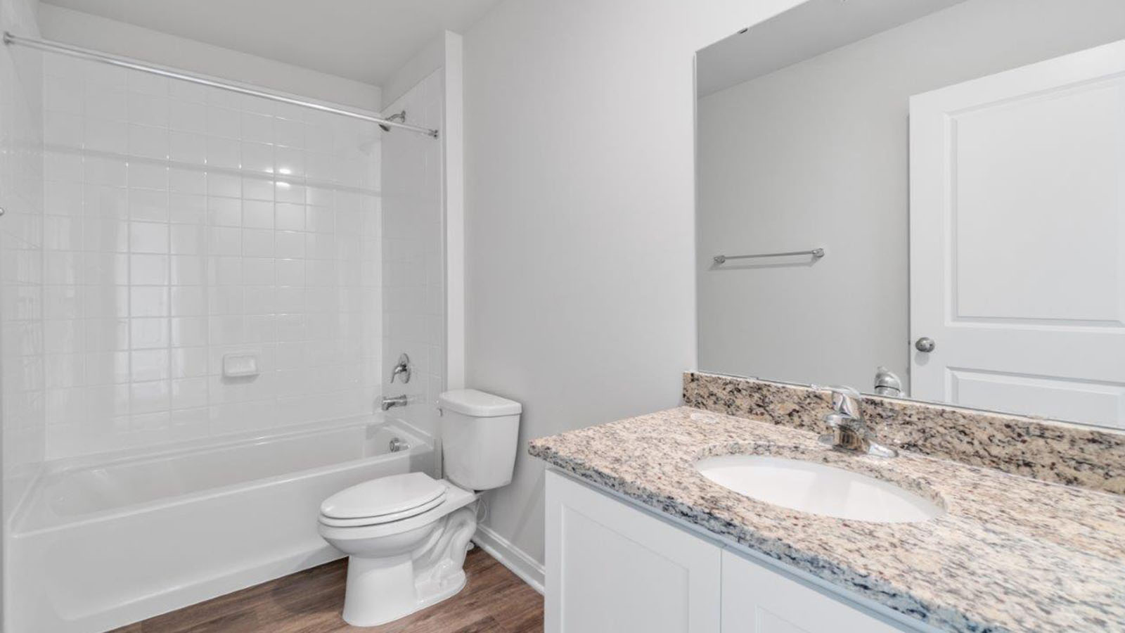 secondary full bathroom