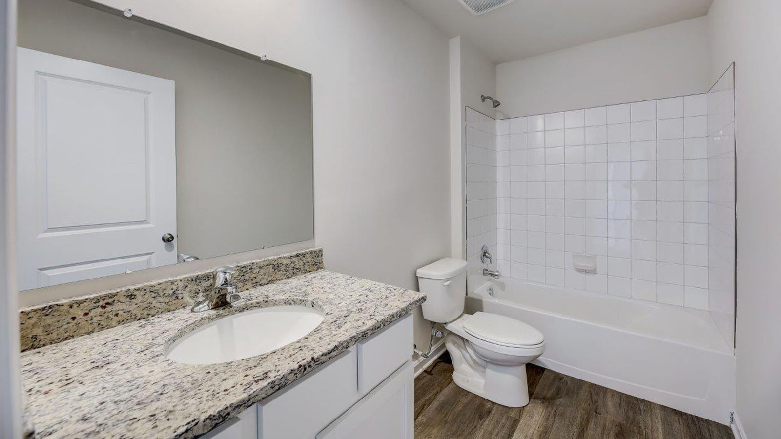 secondary full bathroom