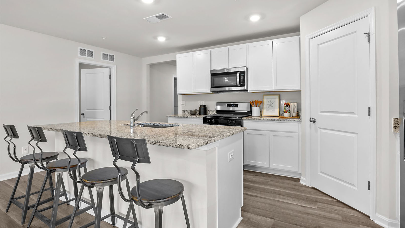 white shaker kitchen cabinets and quartz counters