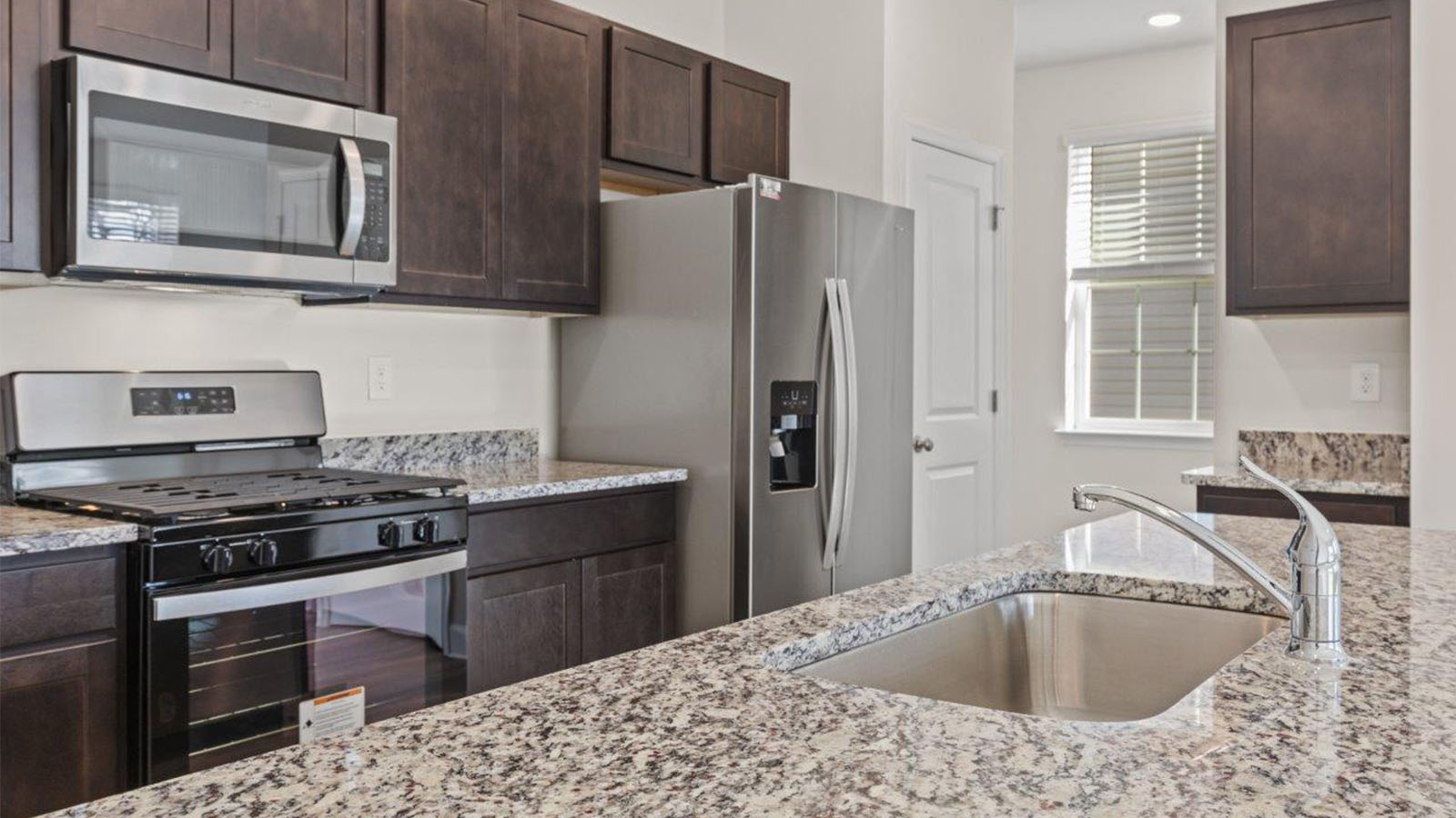 entertaining kitchen