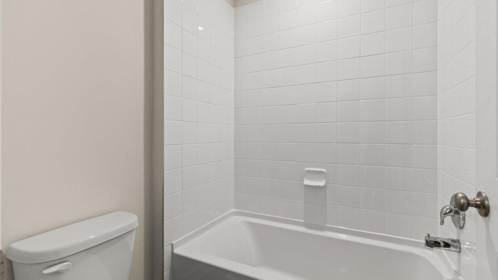 secondary full bath